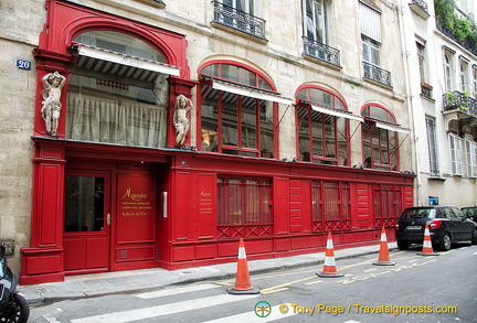 Macéo Restaurant at 15 rue des Petits Champs in the 1st arrondissement offers a vegetarian menu